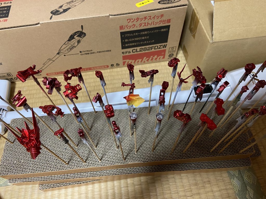 上からクリアーレッドを塗ることで光沢感のある赤に仕上がりました！