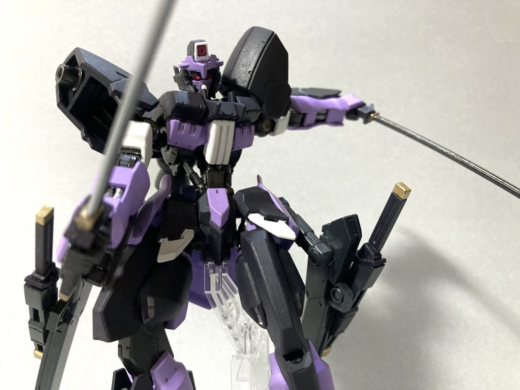 刀を振り下ろす（アップ）