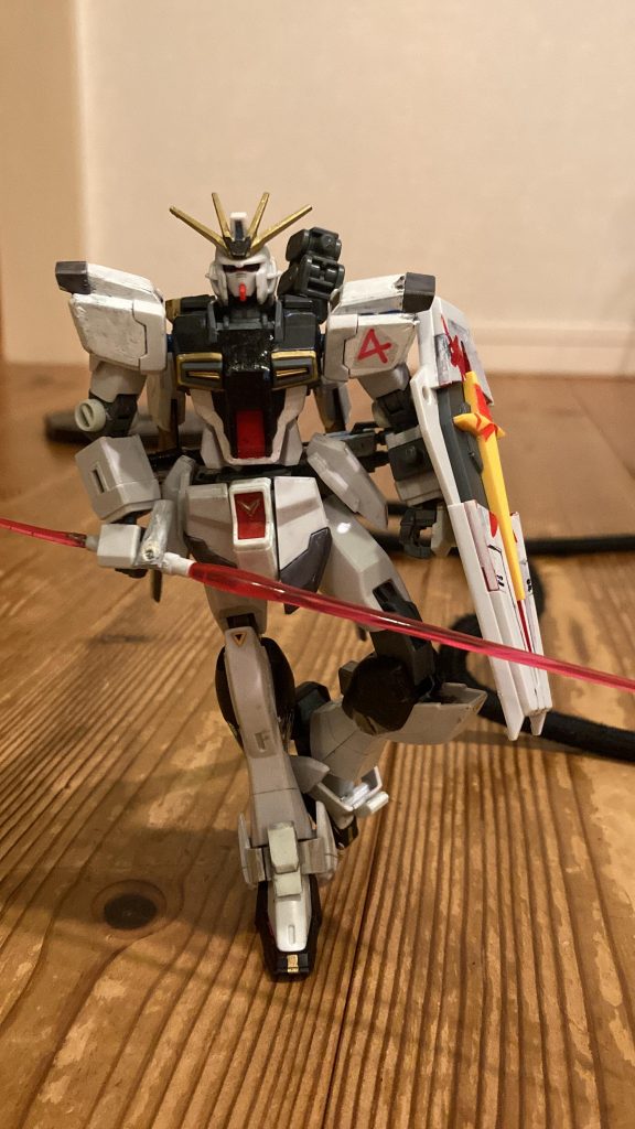 ガンダムとインパルスガンダムのミキシングです。νガンダム及びフェイクνガンダムのパーツは全く使っておりません。胸のパーツをνガンダムふうにしてあります。