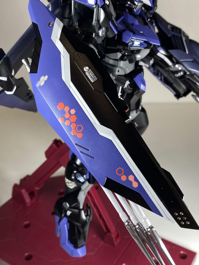 トリケロス 一部ヘックス迷彩デカールを使用