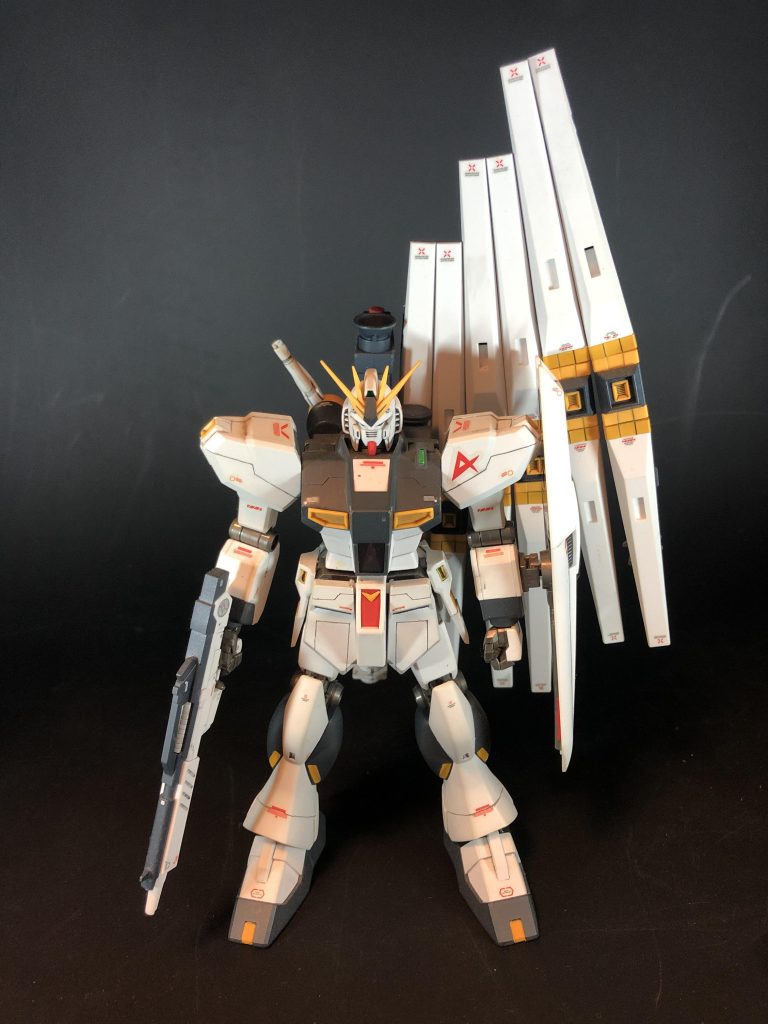 デカールは有り合わせのものを使いました。筋彫りは線がよれてます。これからの課題です。