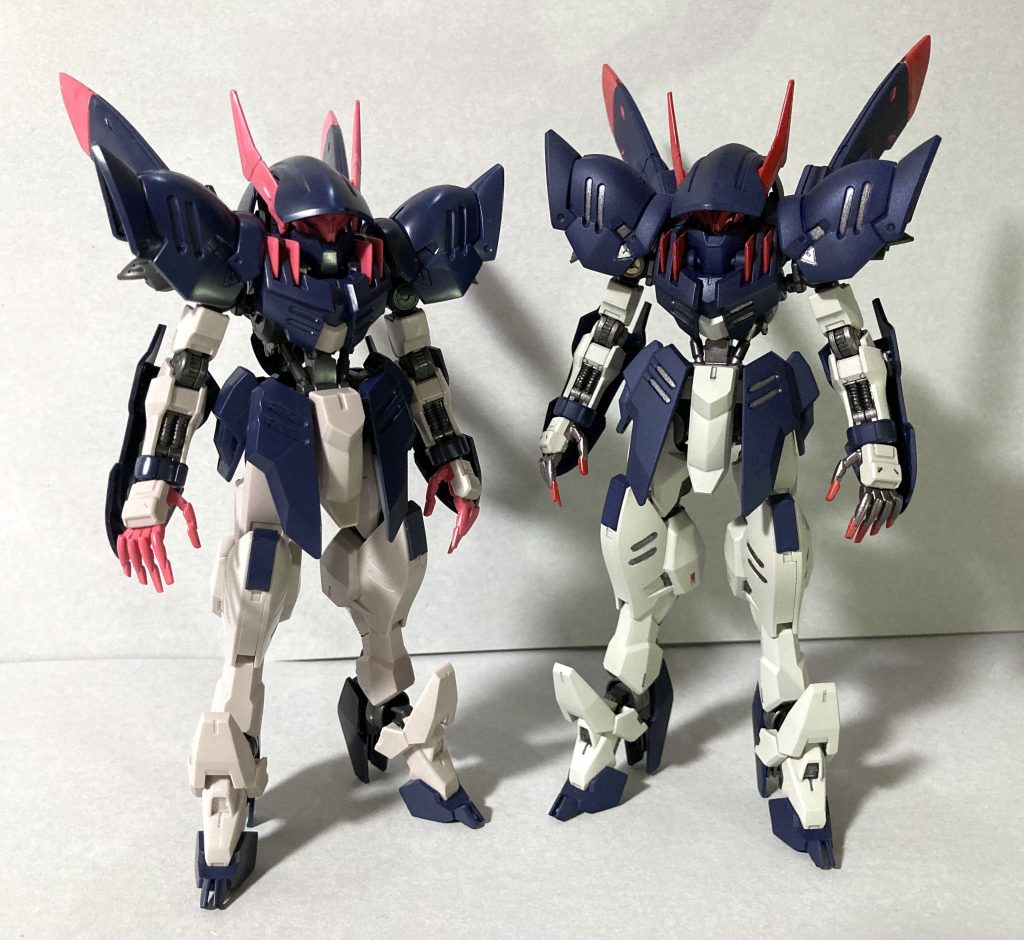 らあらためてグレモリー本体。カラーリングをダークメタリックブルー(つや消し)とライトグレー(つや消し)をベースに、挿し色はマゼンタではなくシャインレッド(半光沢)としました。整形色組み(左側)と比べるとけっこう違いますね。