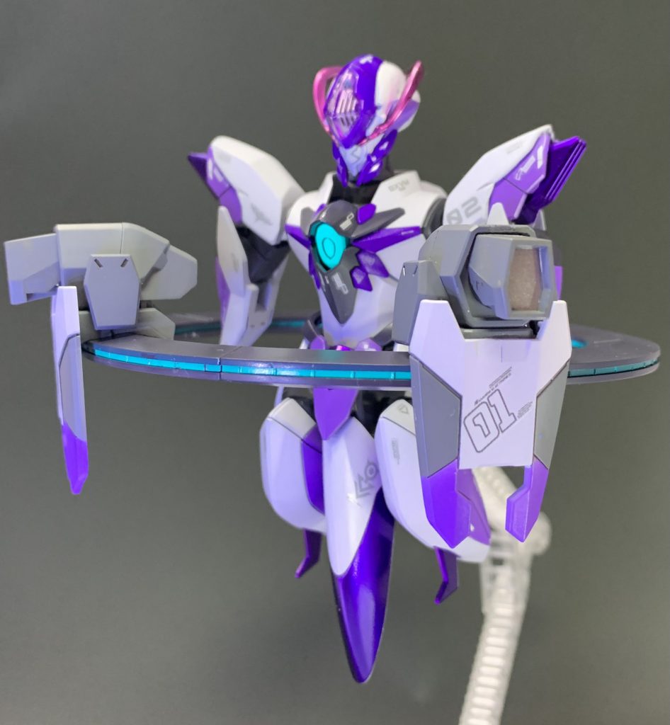 P2に寄せるためにスターゲイザーから輪っかを持って来たりあまり得意ではないミキシングや加工なども頑張ってみました。ガンプラだけでどうにかしたかったんですがどうしても頭部だけ納得のいくパーツがなくズルしてヴァルヴレイヴVIの火遊から拝借しました-_-b