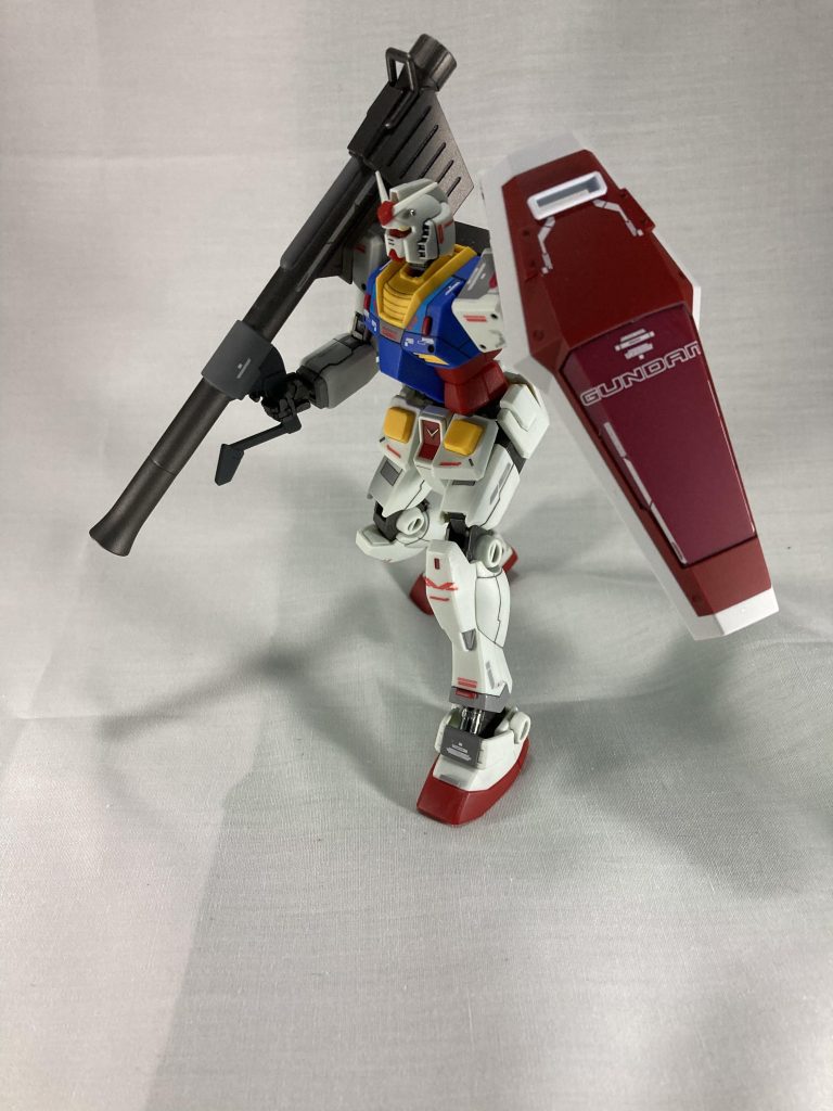 バズーカ。肩に構えさせようとしたらサーベルにブロッキングされたのでラックを切り飛ばして蓋してやったぜ