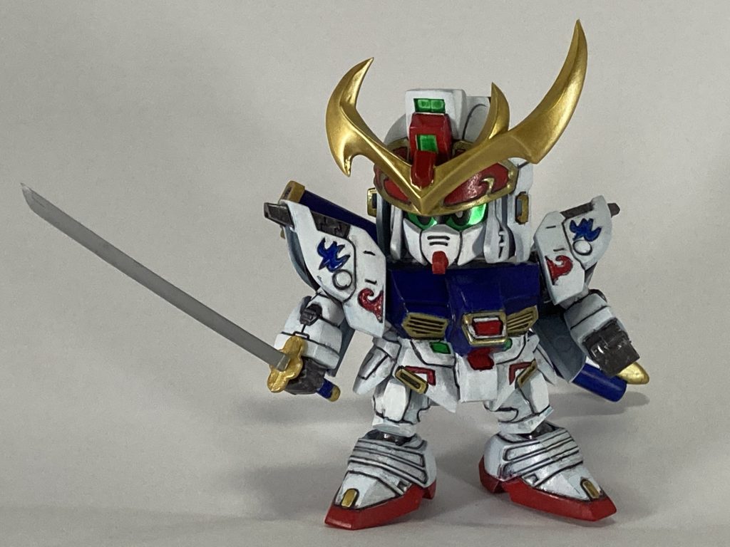 軽装の状態がネオガンダムに近い為、胴体の鎧は付けず胸部中心部のみを接着。