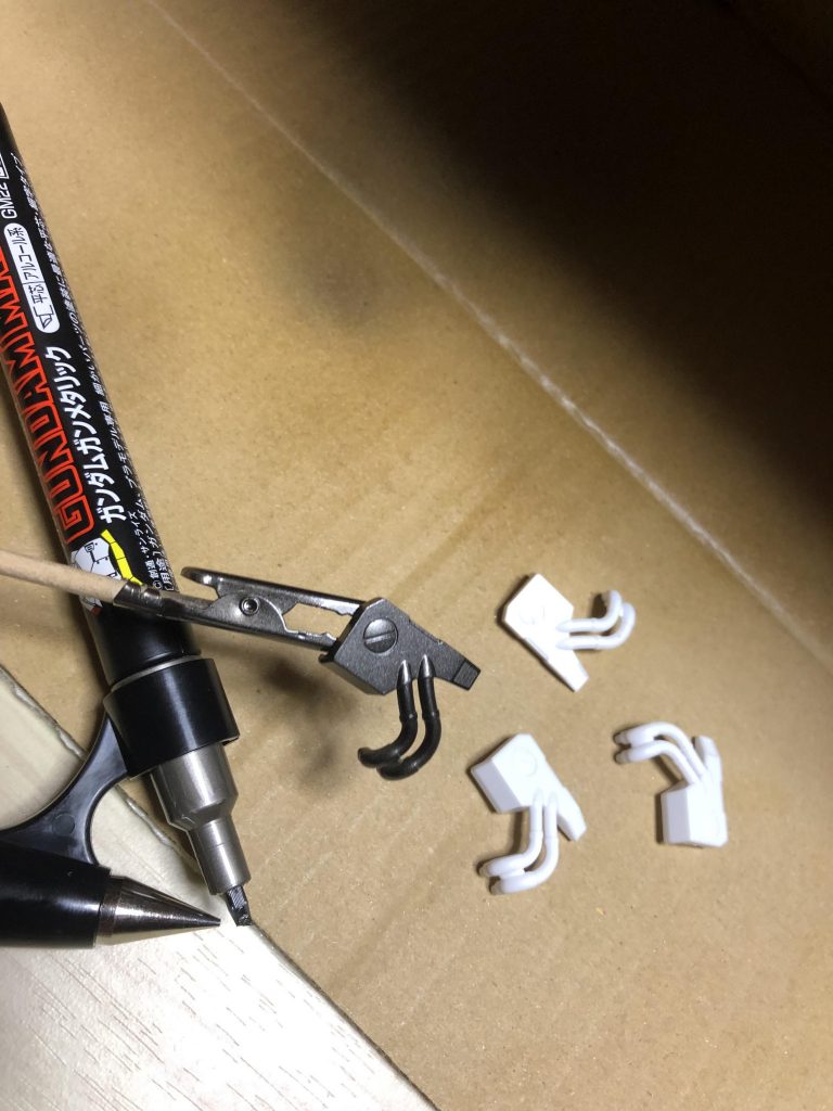 控えめなパーツですが、ここで初めてガンマカエアブラシを使いました。ペン塗りとは全然違うなと感動してしまいます^_^;