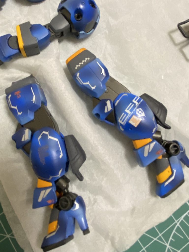 塗装完了デカールワークへ。エアブラシで迷彩塗装の後、デカールを貼りこみ第三世代ぐらいのバーチャロイドイメージでデカール貼ってます。