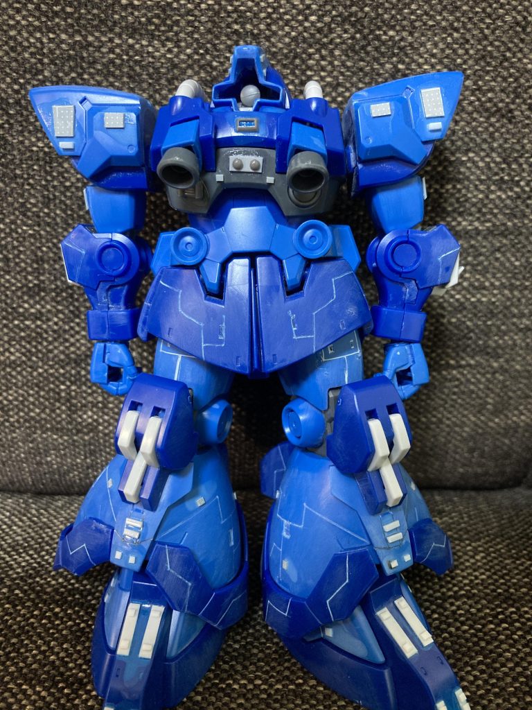 何も考えず毎日チマチマ、プラ板をはる