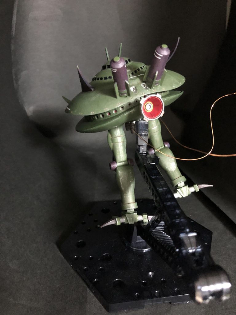   プロペラントタンク風のをつけました。ハイゴックのミサイルから😊