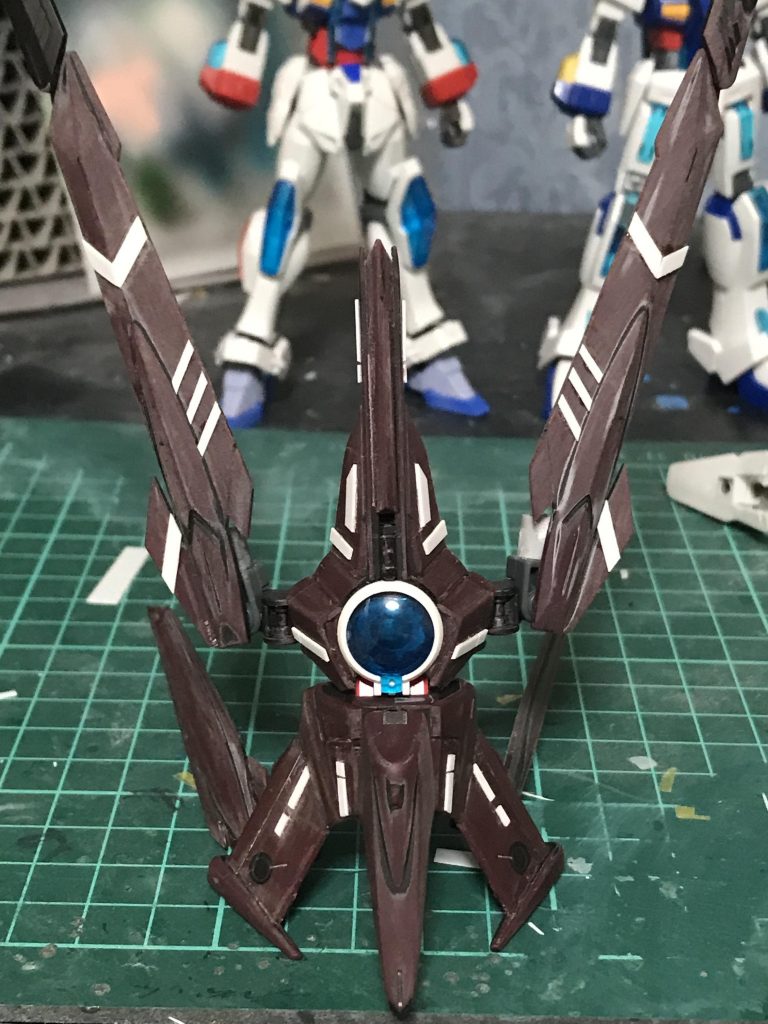 こちらはノーネイムユニット、ターゲットスコープをGNドライブのようなセンサーユニットにイージスのパーツを用いて差し替えの必要をなくし各部にプラ板を貼ってディテールをあげました