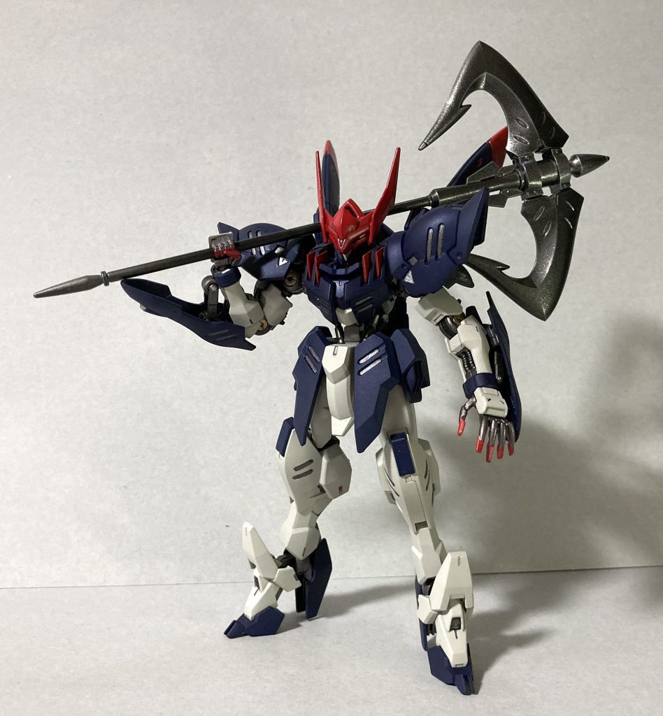 バトルアンカーを担いで。とてもよく似合う!!