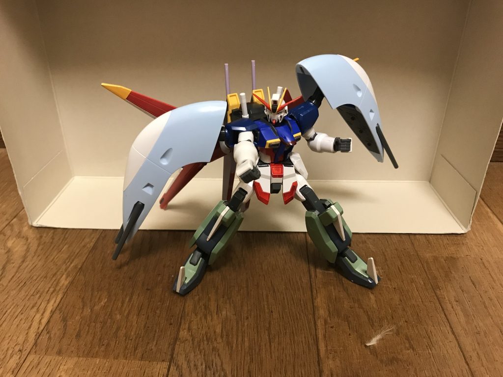 性能DG細胞によって強大な性能を実現しているが、使用する際の副作用として、本機が受けたダメージはパイロットにも伝達する。ハイパーデュートリオンデスティニーガンダムと同様の動力機関だが、そのエネルギー量はDG細胞によって大幅に増加している(無限ではない)。攻撃能力攻撃力とパワーにも優れており、ビームを使わない単純なパンチやキックなどの格闘攻撃だけでも物理攻撃に強いPS装甲やナノラミネートアーマーにもダメージを与えられるほど。機動力・スピード機動力・推進力も高く、大気圏内での飛行や、オプション装備なしで大気圏突入・離脱が、当然の如く可能になっている。防御力・耐久性VPS装甲も変色しており、防御力は上がっている。