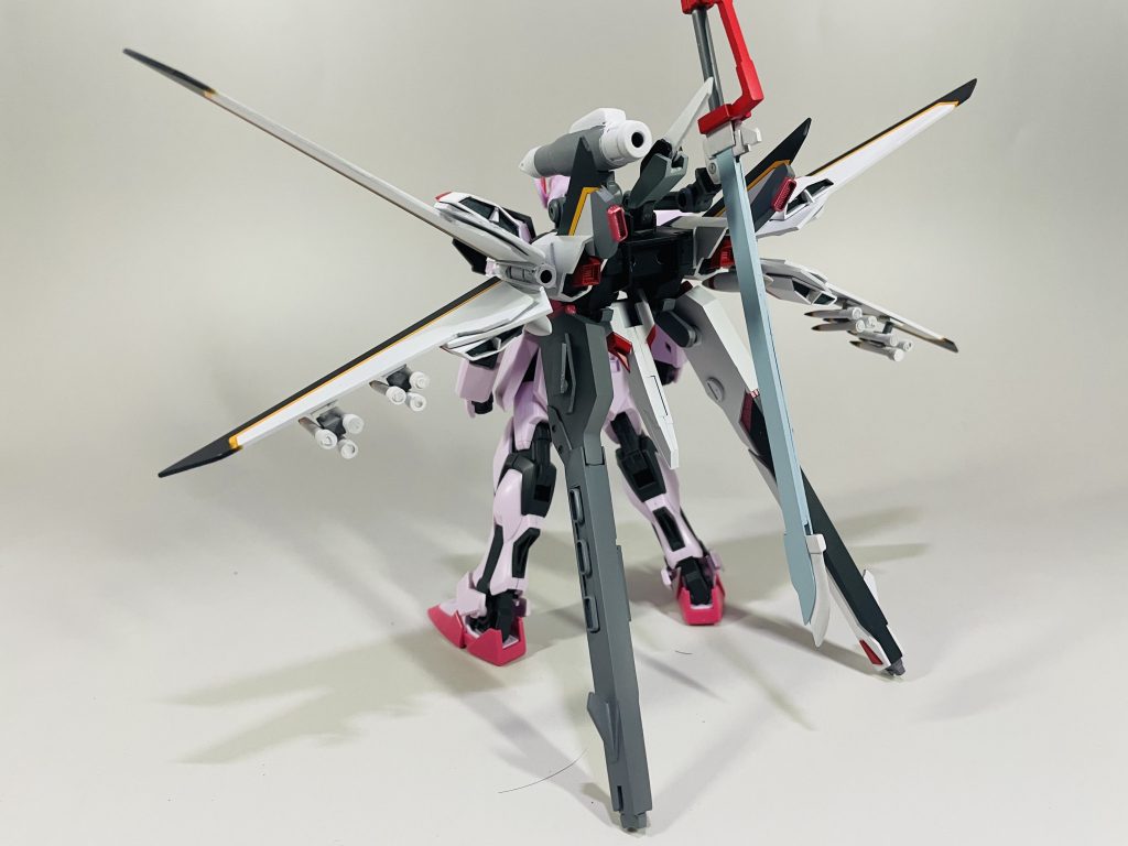 ストライクルージュとドッキングライト版のストライクルージュなのでライフルとシールドはありませんがフルパッケージ版が出たら持たせたいと思います。やはり両手が空いていると少し寂しい