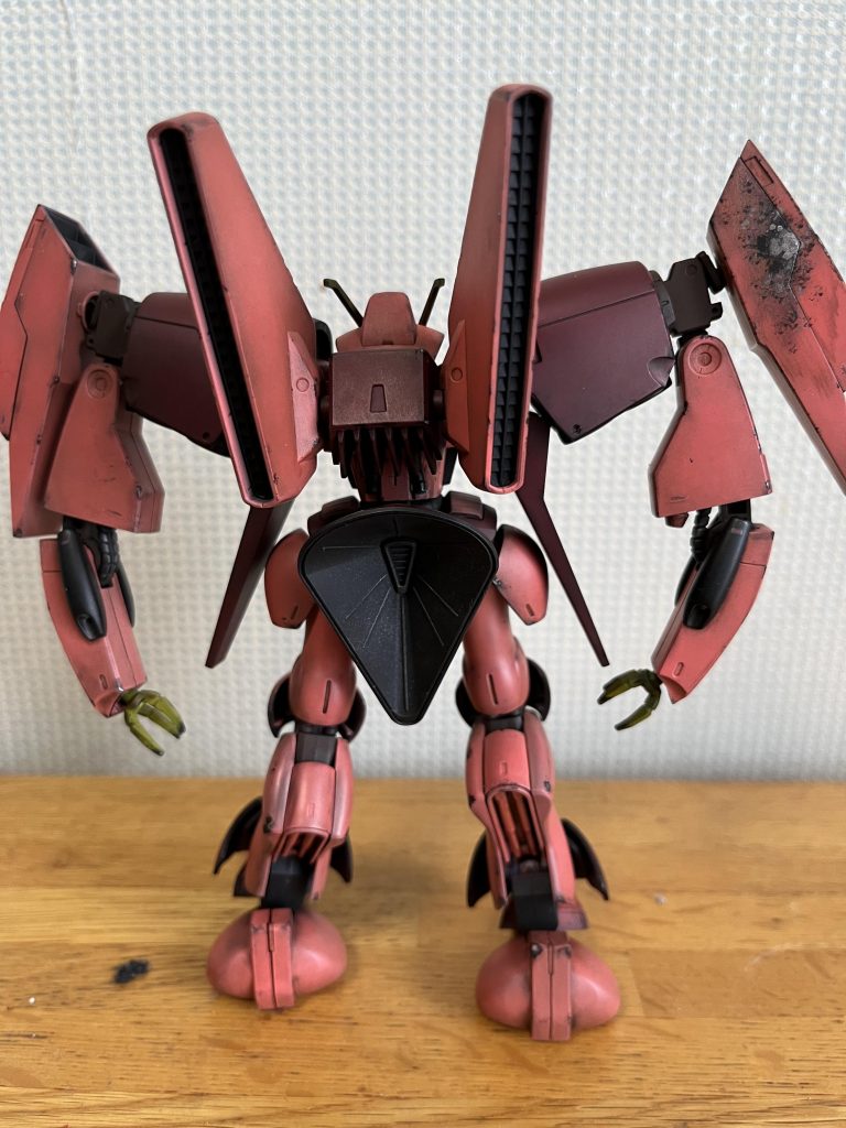 後右肩の部分が塗装で失敗してしまい被弾したようにしました。