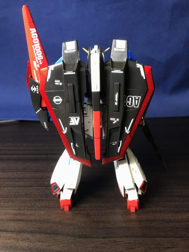 バックから。ウェーブライダー用に調整してあるので、各部デカールが逆さまになっている所がありますが、なるべく違和感がない配置を探りました٩( ᐛ )و