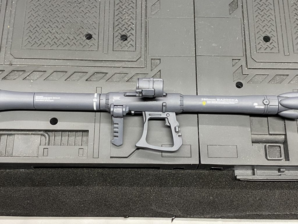 バズーカ等の武器はジョニー・ライデン専用ザクら高機動型ザクからの流用ですが出来がかなり良いので頑張って塗装して仕上げました。 2021年度の投稿はこれで最後になります。全塗装じゃない稚拙な作品にも関わらず見て頂いたり、イイねを付けて頂いたり本当にありがとうございます。2022年度も宜しくお願い致しますm(_ _)m