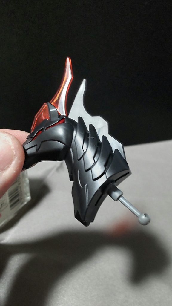 接着したらこれで完成です。ね、簡単でしょう?※ボールジョイントの棒部分は取り付けるプラモに合わせて、挿し込む長さを調整して下さい。最終的な長さが決まったら、この部分も接着します。