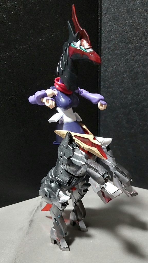 なんとスタンドによる支え無しで、2本足で立つことが出来ます。