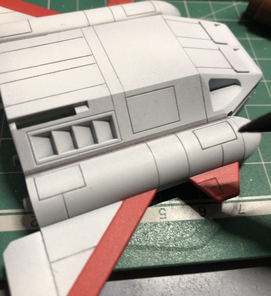 塗装後、陰影はリアルタッチマーカーのグレー2で、茶の汚れはブラウン1と綿棒で。今回接着は合わせ目消し以外は、塗装を侵さない、2液混ぜ合わせのエポキシ系の接着剤を使用しました。