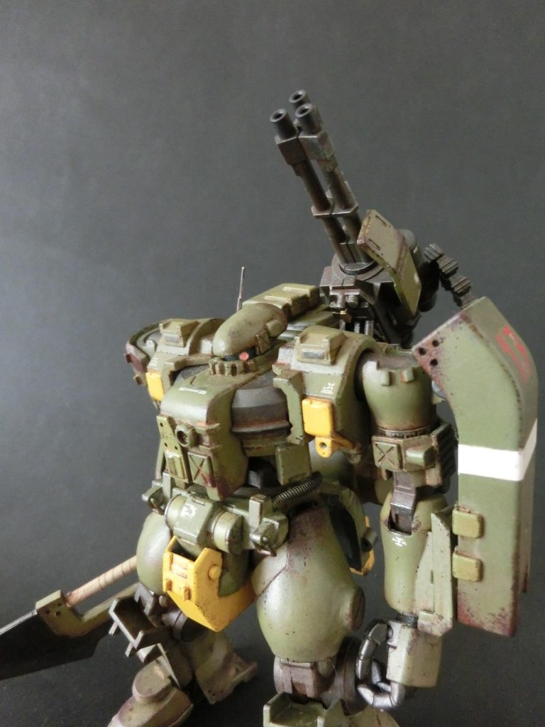 ウェザリング中に気になった頭の形状変更、モノアイをHアイズ化、コックピット入り口の削りとり等色々とバックしましたが無事に完成!!ここまでご覧頂きありがとうございました♪