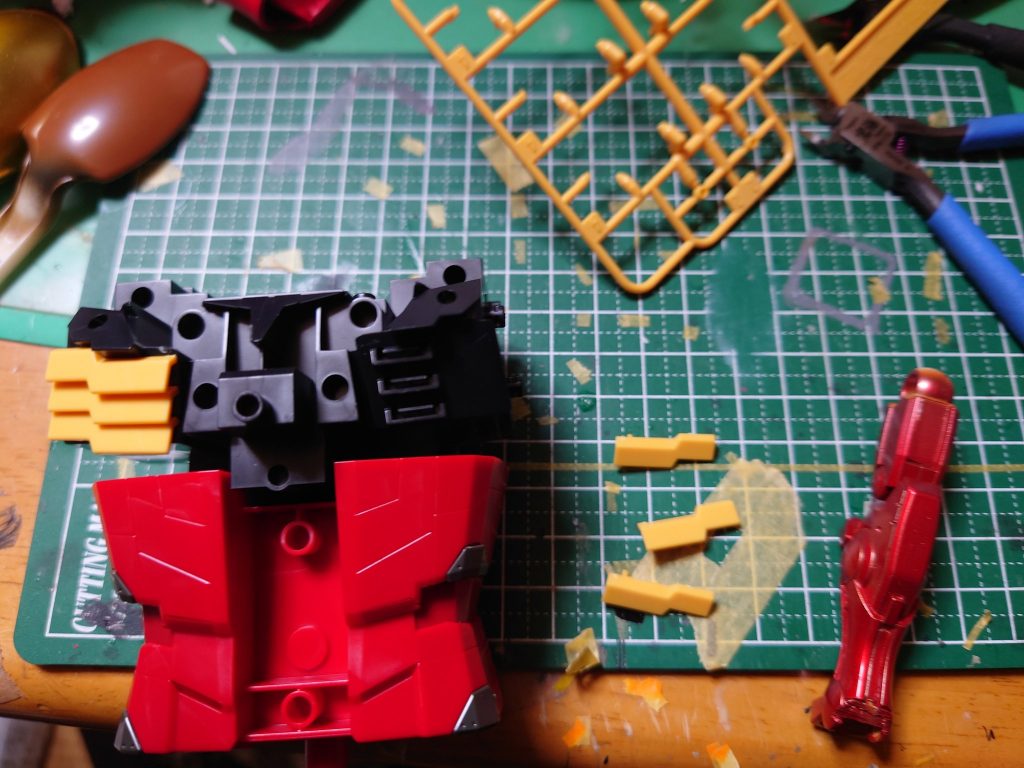 ボディ制作胸のフィンが一枚一枚別パーツというのに驚きました