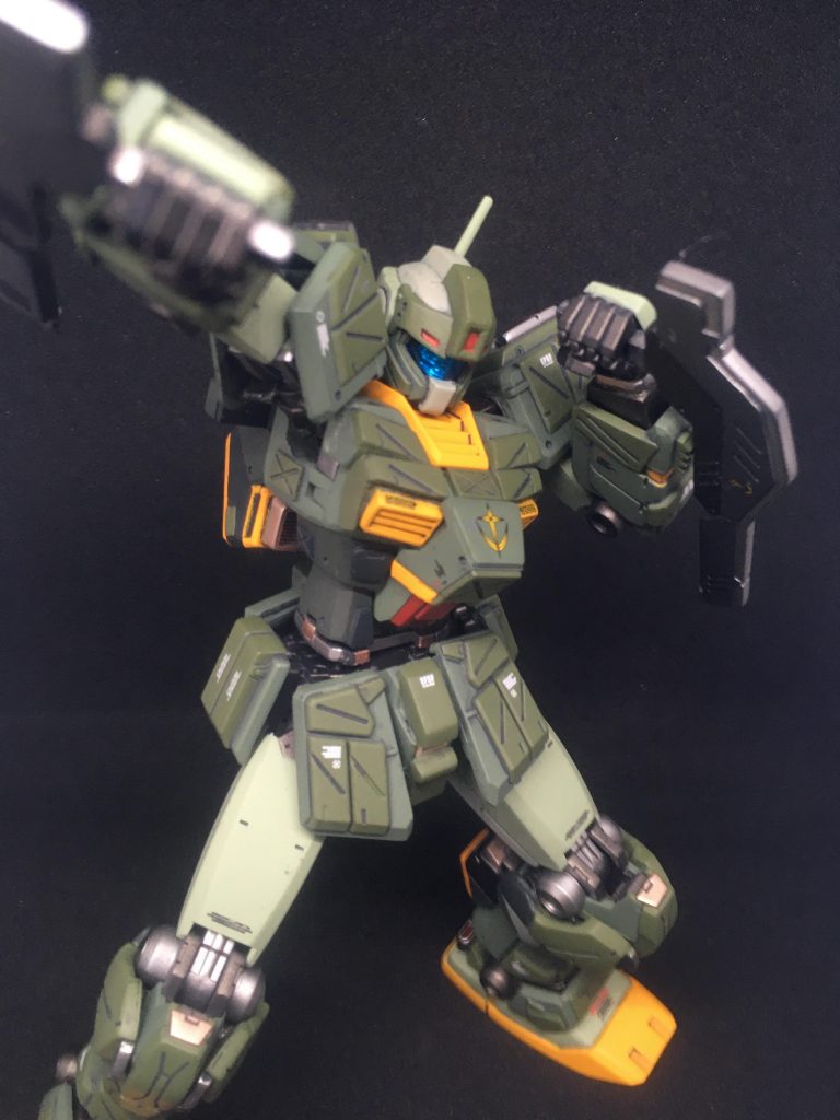 ストライカー(叩く者)と言う事でマシンガンはオミット、代わりにMSGのトンファーを追加装備として盾にマウントする形にしました。