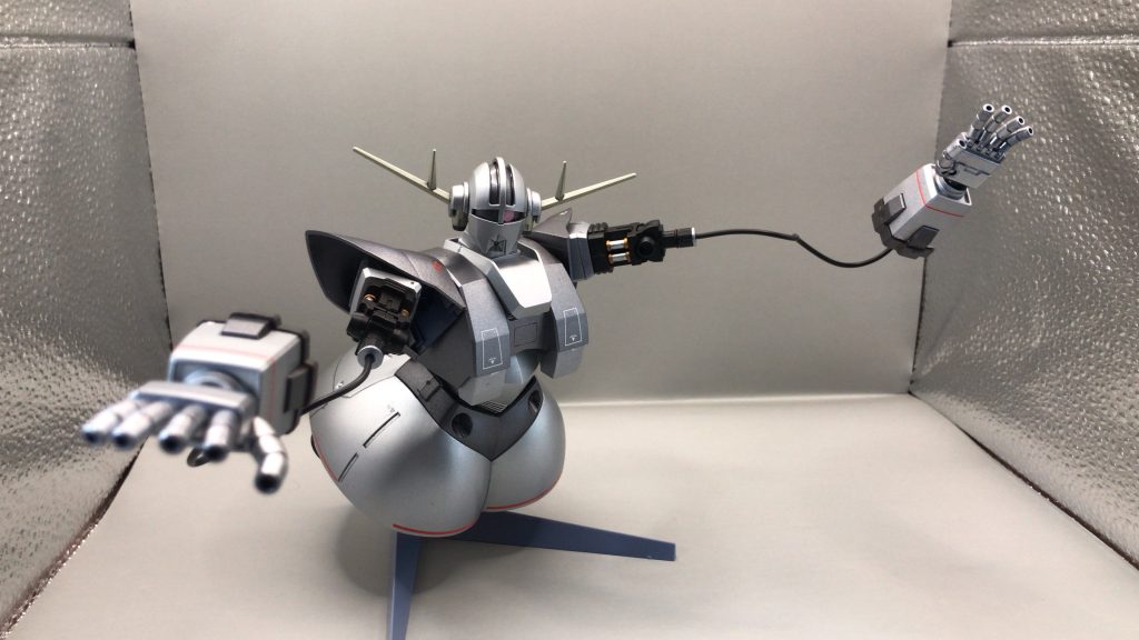 オールレンジ攻撃はパーツの差し替えと付属のリード線を使うことで再現