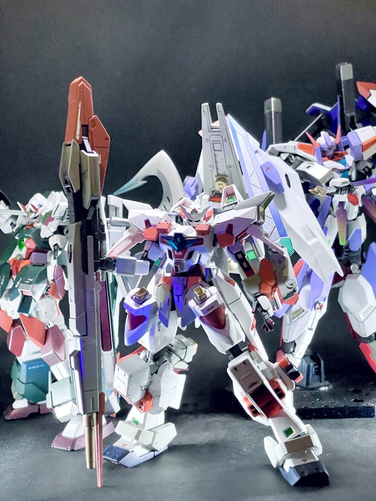 撮影ブースが狭く、3機が枠内に入り切れていませんが;wこの3機でTwitter仲良し三人組がようやく揃いました。真ん中が僕の専用機のガンダムローグ、左がハシビルさん専用機のガンダムグリム、右がひろさん専用機のサベッジガンダムです。最後まで見て頂き有難うございました♪(*´∀`*)