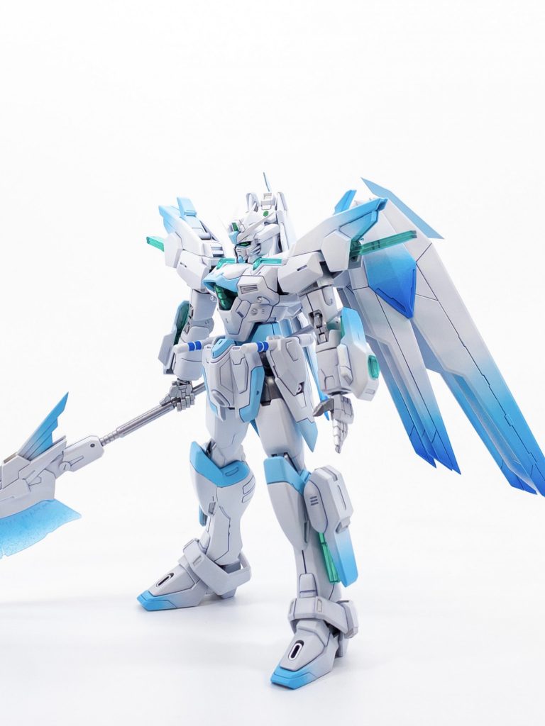 機体のコンセプトは過去作であるフリーダムガンダム スノーホワイトを踏襲しており、近接戦闘特化、ガンプラバトルにおいては冷気を纏った攻撃が可能です。