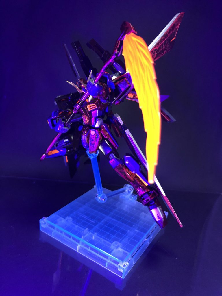 鎌の部分は蛍光塗料で塗装してるので光ります……ヒート系列の武器みたいで良くないですかねこれ?