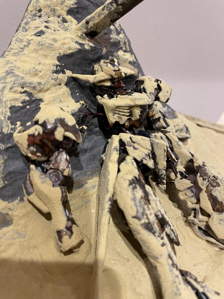 ちぎれた腕から初めて配線出しに挑戦しました。