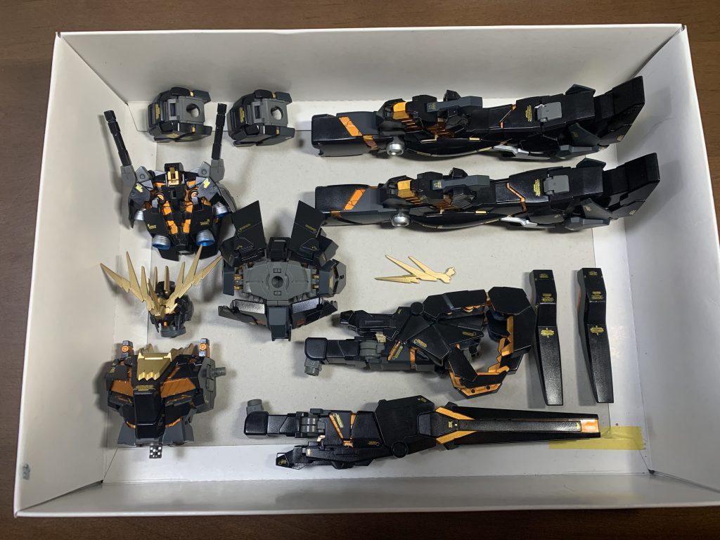 使用した塗料を紹介しておきます。上にも書きましたが全て水性ホビーカラーです。外装ブラック:ブラック+クリアブルー+クリアレッド外装ネイビー:ネイビーブルーサイコフレーム:下地にゴールドその上にクリアオレンジアンテナ等:下地にゴールド80%+シルバー20%その上にクリアイエロー95%+クリアブルー5%バックパック:ブラックトップコート:つや消しクリアー拙い技術しかありませんが観て頂きありがとうございました!