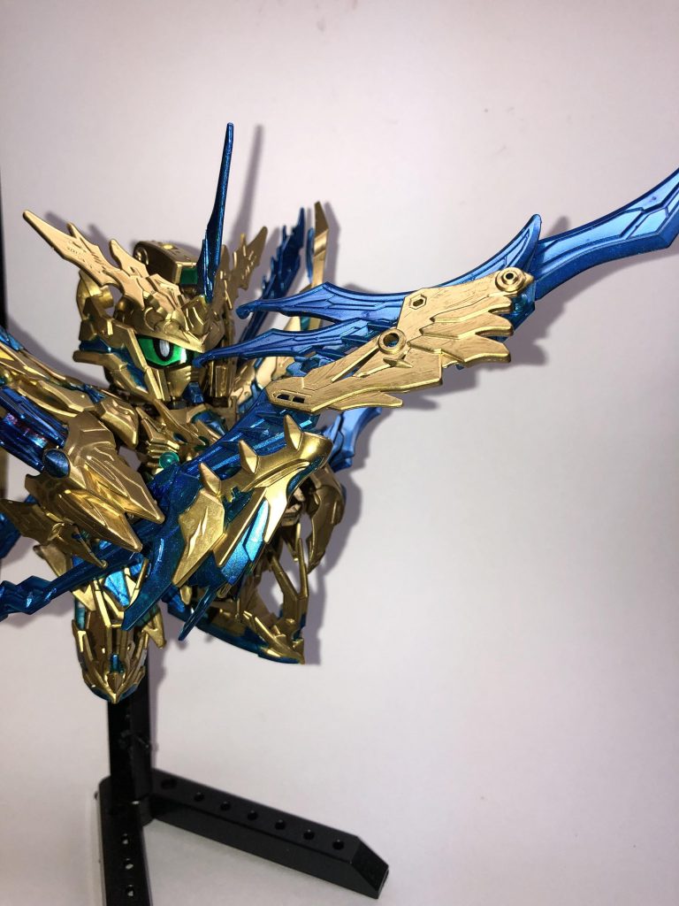 頭部は兜被せたかったので三国伝の賈詡の頭部に劉備のアンテナと腰のサイドアーマーくっつけてます。