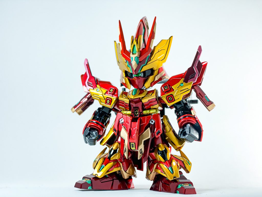 クリアパーツや設定のカラーもカッコよかったんですが、せっかくなのでよりサザビーらしさ、三国志っぽさを強調したかったので配色は微妙に変えております。