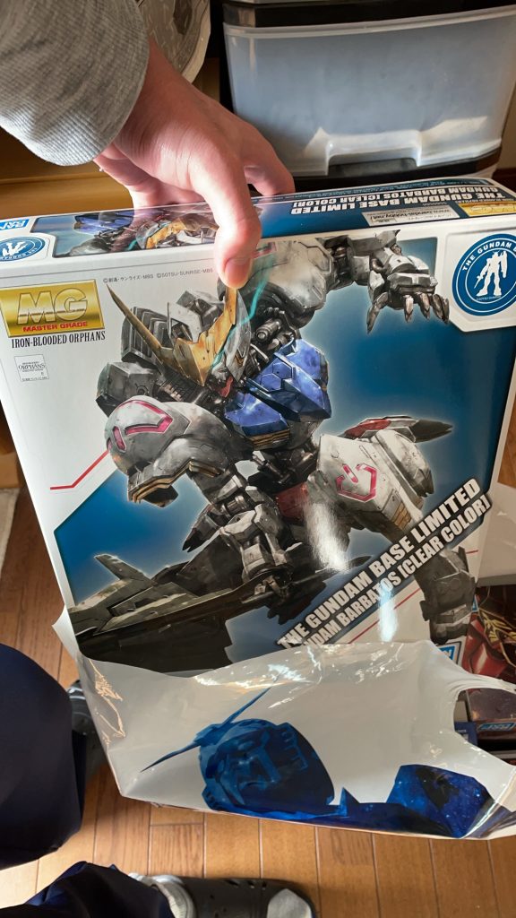 作品名：<p>ガンダムベース名古屋での3品目 MGバルバトス クリアカラー買いました。 最近、クリアカラーを買うようになりました</p>