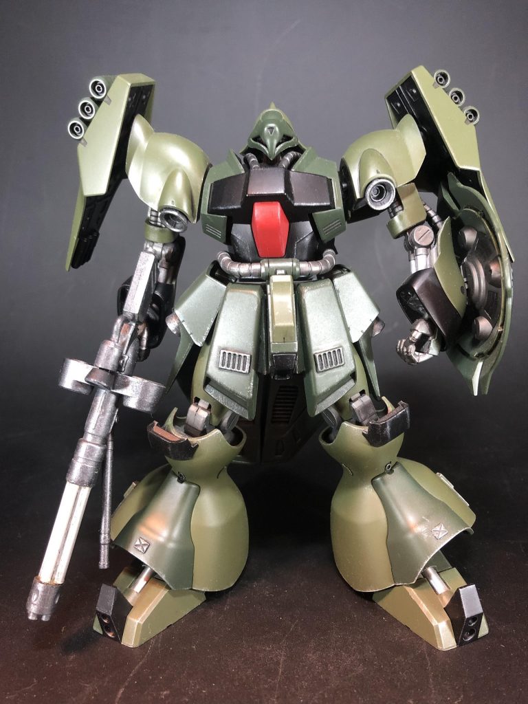 フロントスカートはリヤのものを前側に持ってきました。ニーガードはジャンクパーツから適当に持ってきました。