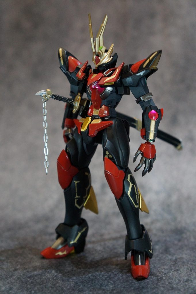 エクシアダークマターとゼイドラを基にビルドされた機体。真っ黒なボディに赤と金のカラーリングはダークヒーロー的イメージを受ける。