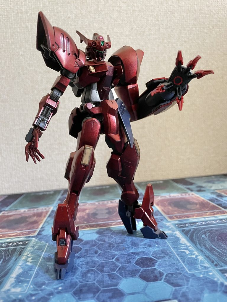 左腕の大型クローです。アメインゴーストましてや境界戦機自体全然見てないのですがたまたま発売日に店に行ったので置いてあり、中々心を擽られるものだったので即買いです。掌からアイアンマンみたいにリパルサーレイでも撃てそうな感じがします。ビルドファイターズ系列だと色々と設定がつきそうなゲテモノですね。