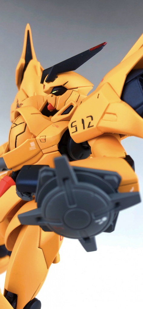 ツインアイには偏向シートを細切りしたものを滑り込ませてあるので角度によってはひかります。