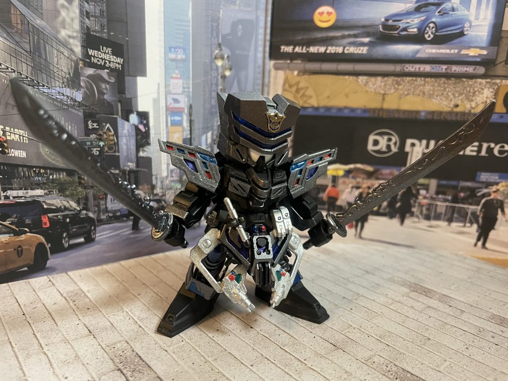 小隊に1人はいる忍者装備。近接刀です。もはや警察の枠からははみ出すぎですが、ご愛嬌。イメージはGIジョーのストームシャドウ。