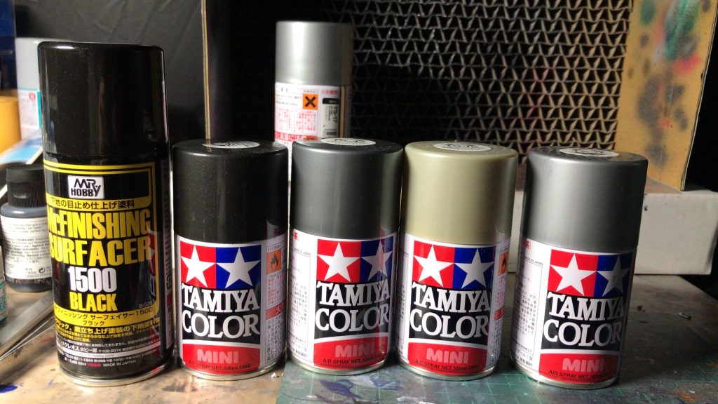 主にタミヤスプレーを使用