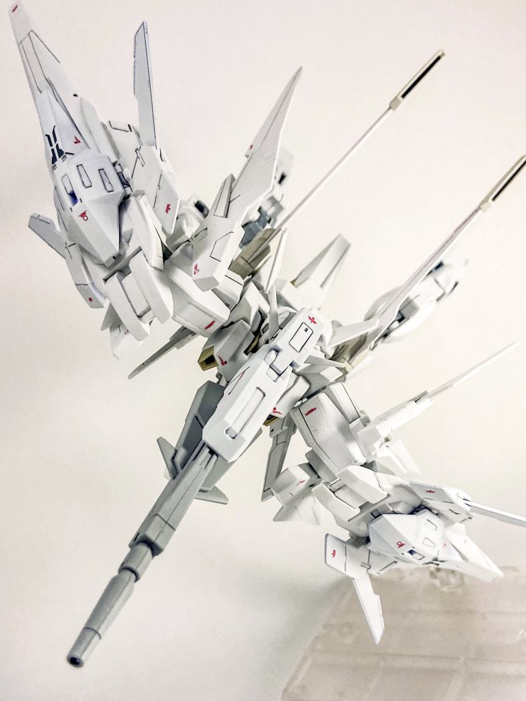 ライフルも少し装甲を追加し、変形時にガンダムフェイスがはみ出ないようにしてます。