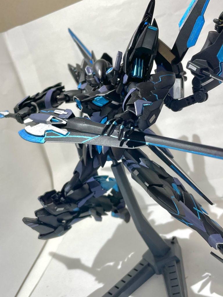 この機体の構想自体はかなり前からあったのですが、当時の僕自身の技術と必要なパーツが足りず、製作を断念していたことから、設定的にはこれまで投稿したアストラルシリーズとイデアルのプロトタイプという立ち位置になりました。