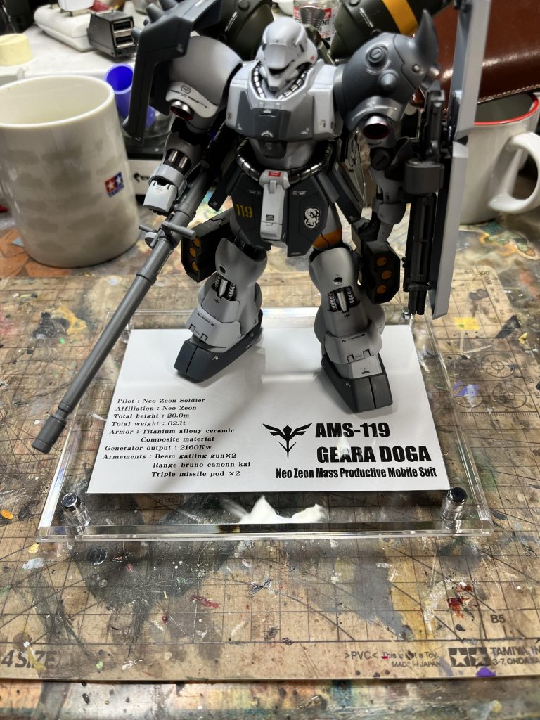 ベースはこんな感じです。イラストレーター系のソフトを使って作ったものを、フォトフレームに入れてあります。