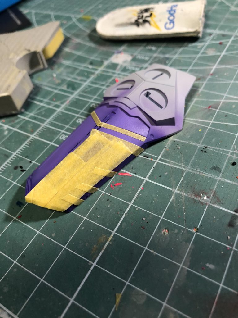 シールドの色分け。単色は流石に質素なのでそれっぽいデザインにしました。