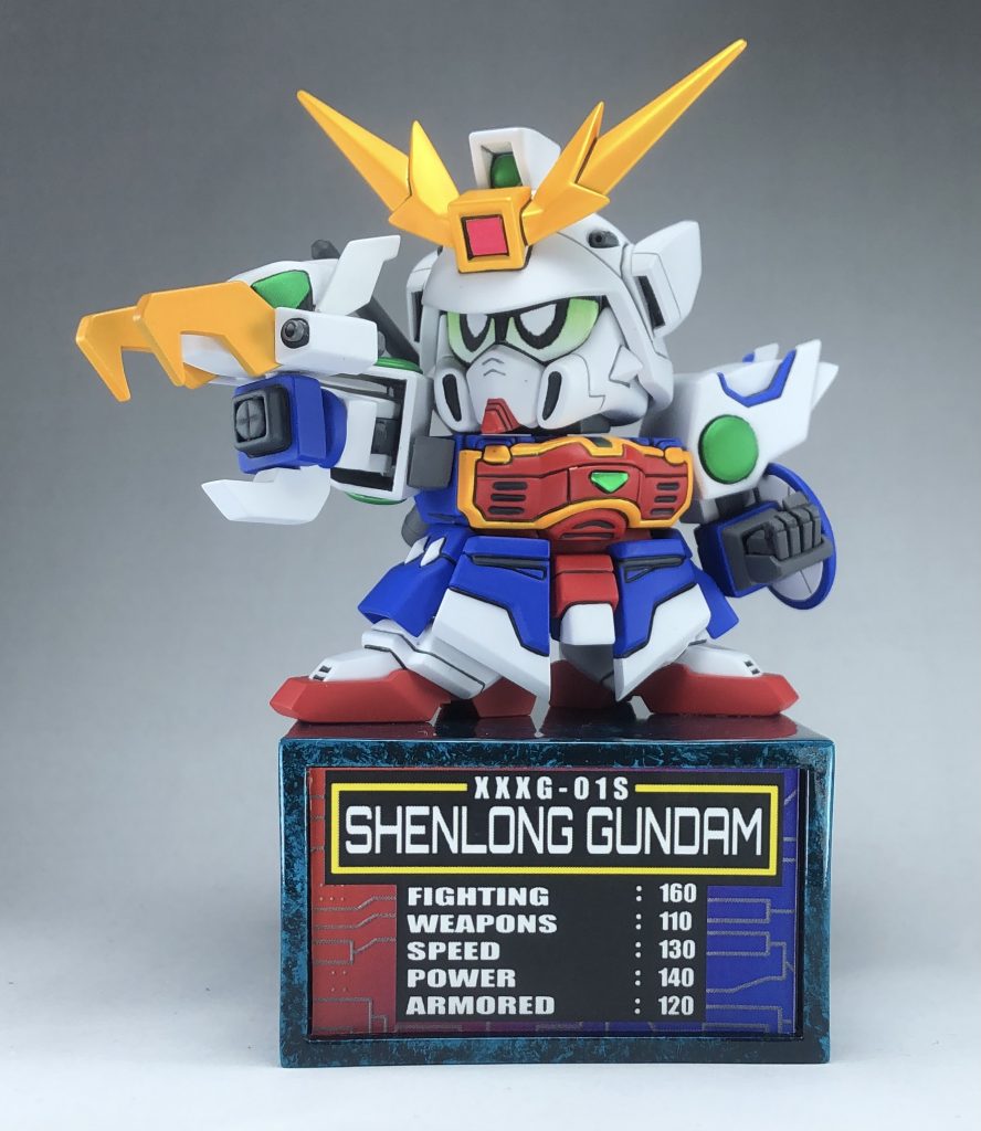 フェイスはヘルメット内をくり抜き、ナイトガンダムの軽装頭を仕様。パテで形状をかえています。