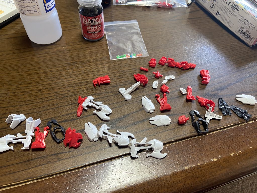 バラしてモールドを掘り直しつつHアイズの大きさを調整しました