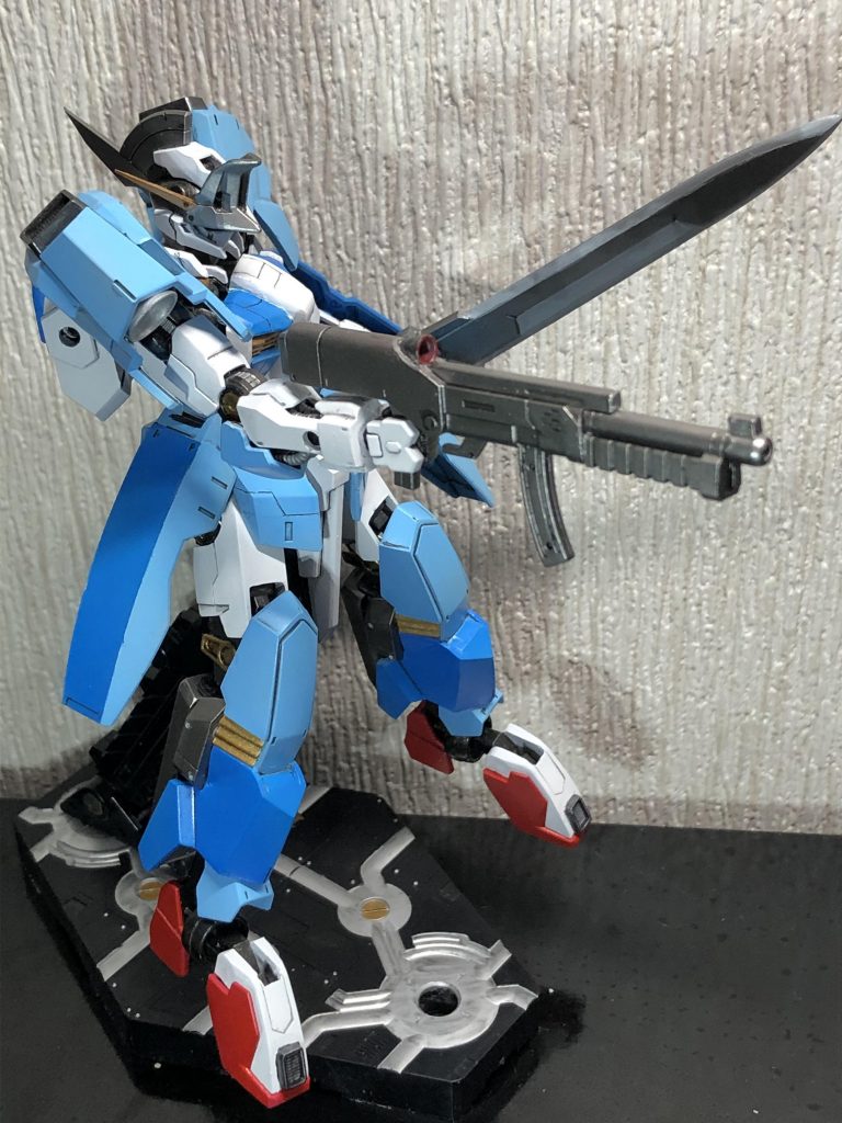 マシンガンはジャンクパーツの箱から適当にライフル系パーツを取ってきて実弾仕様のデザインにしました。