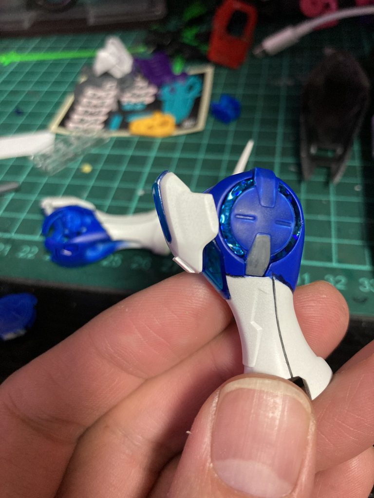 100均のホログラムテープを貼って表現してみました