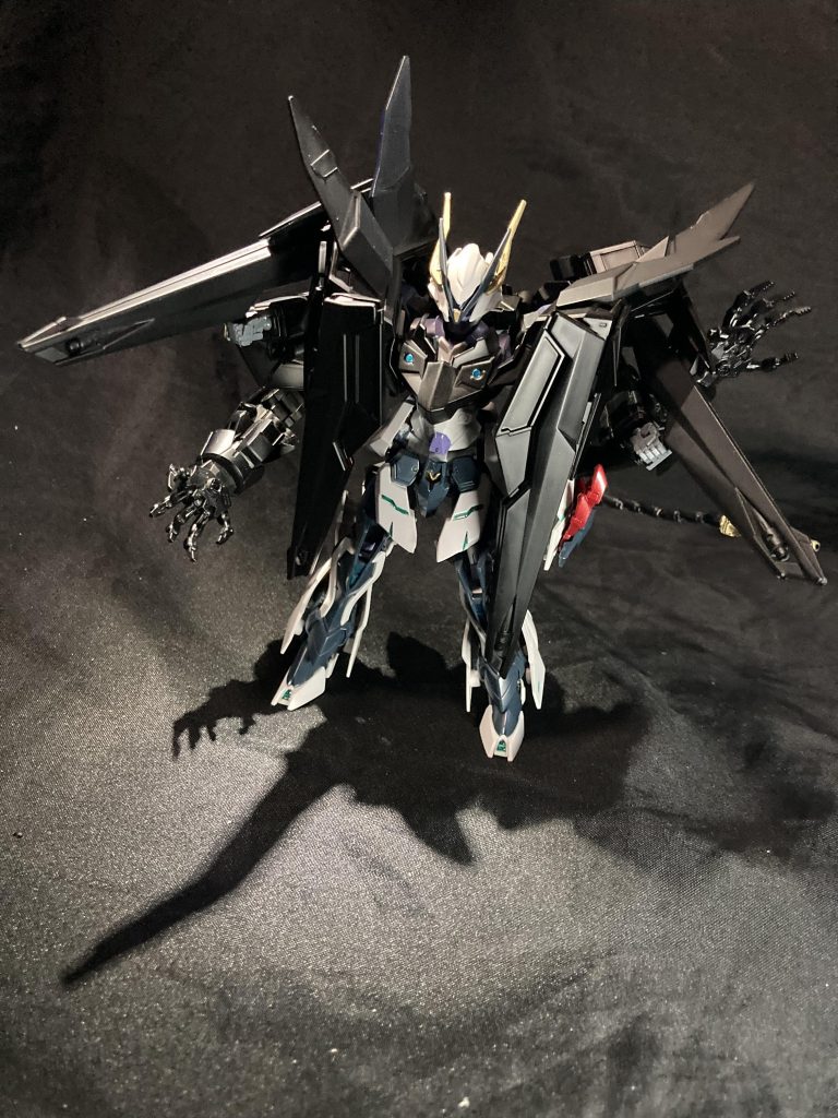 ローブバスターライフル展開基本的な長距離戦用モード妄想内では副腕1でライフルを持つが、主腕でもパーツを取り外しして持たせる事が可能一応副腕2で掌に発射口を設置してある為、撃つ事も出来る